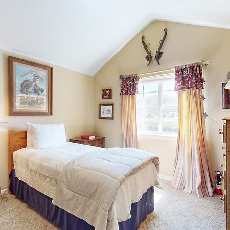 Riverside Treehouse Edwards Екстериор снимка